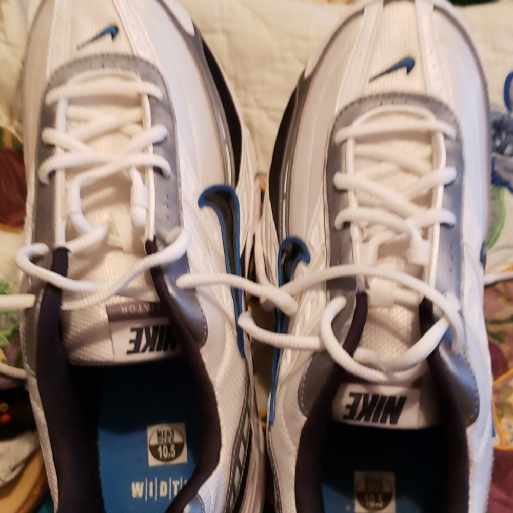 Niki Tennis shoes